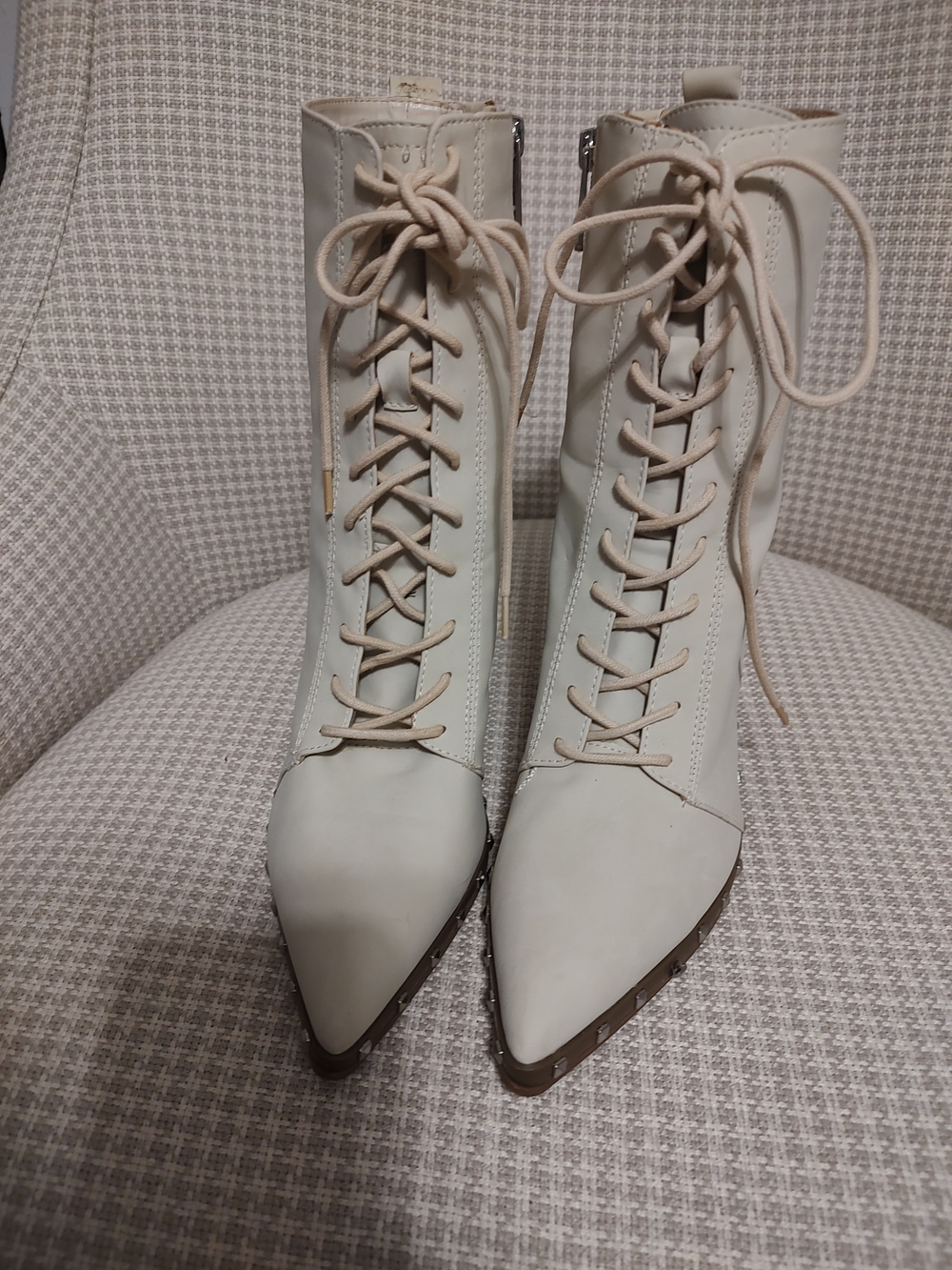 Charles David Cream Lace-Up Pointed Toe Boots